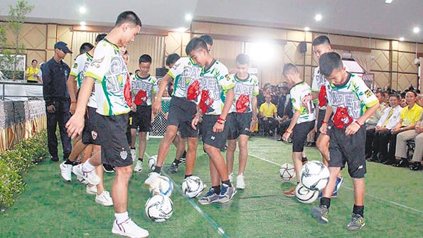 Jueguito de los Jabalíes Salvajes después de abandonar el hospital Chiangrai Prachanukroh.