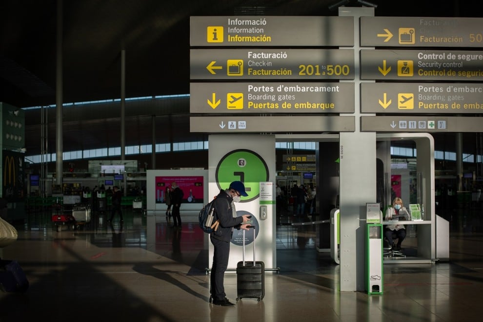 Aeropuertos de todo el mundo quedaron paralizados por el problema informático de CrowdStrike que afectó servicios de Microsoft.