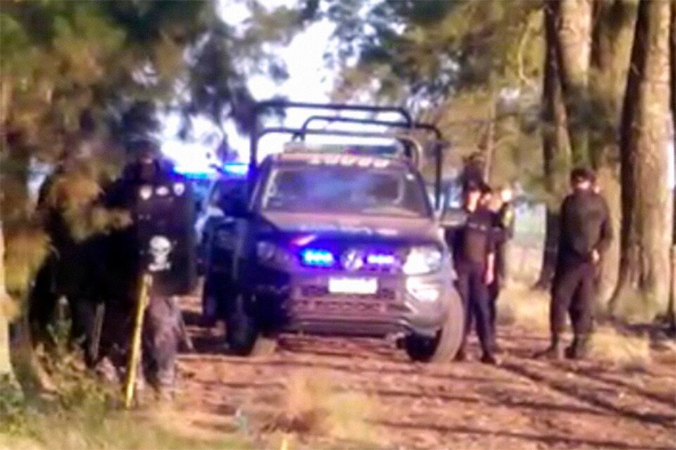 El operativo fue realizado por siete patrulleros y 50 efectivos policiales. 