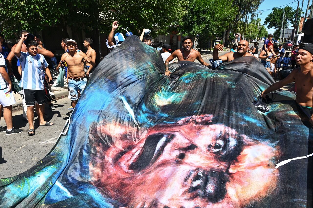 En Villa Fiorito dieron la vuelta olímpica al potrero donde jugaba Maradona.