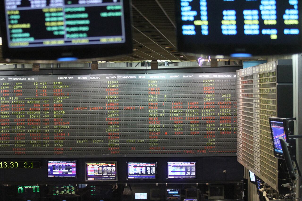 Economía recaudó 32 mil millones de pesos en licitación de títulos Ledes, Lepase y Lecer.