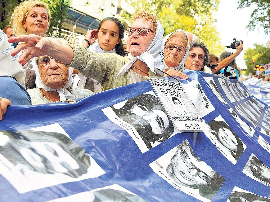 La concentración, bajo la consigna “Seguimos resistiendo”, está convocada para las 18.