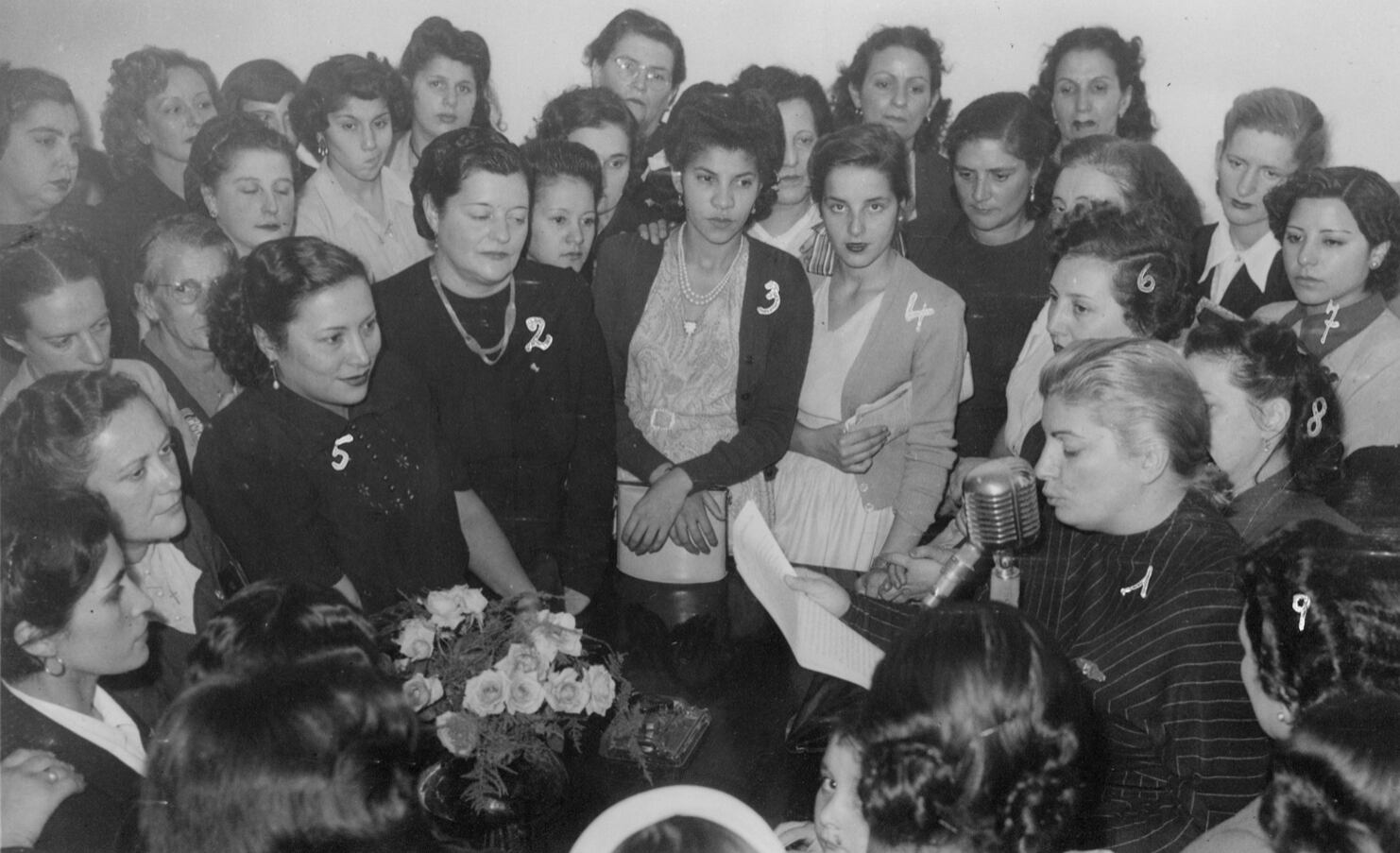 Algunas de las primeras 35 legisladoras provinciales.