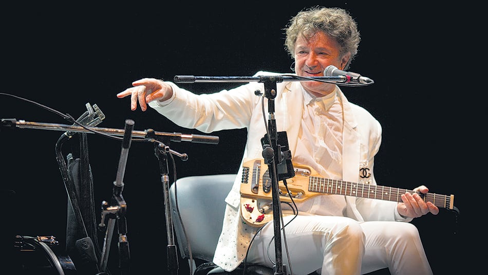 Bregovic, un director de orquesta algo entrado en copas.