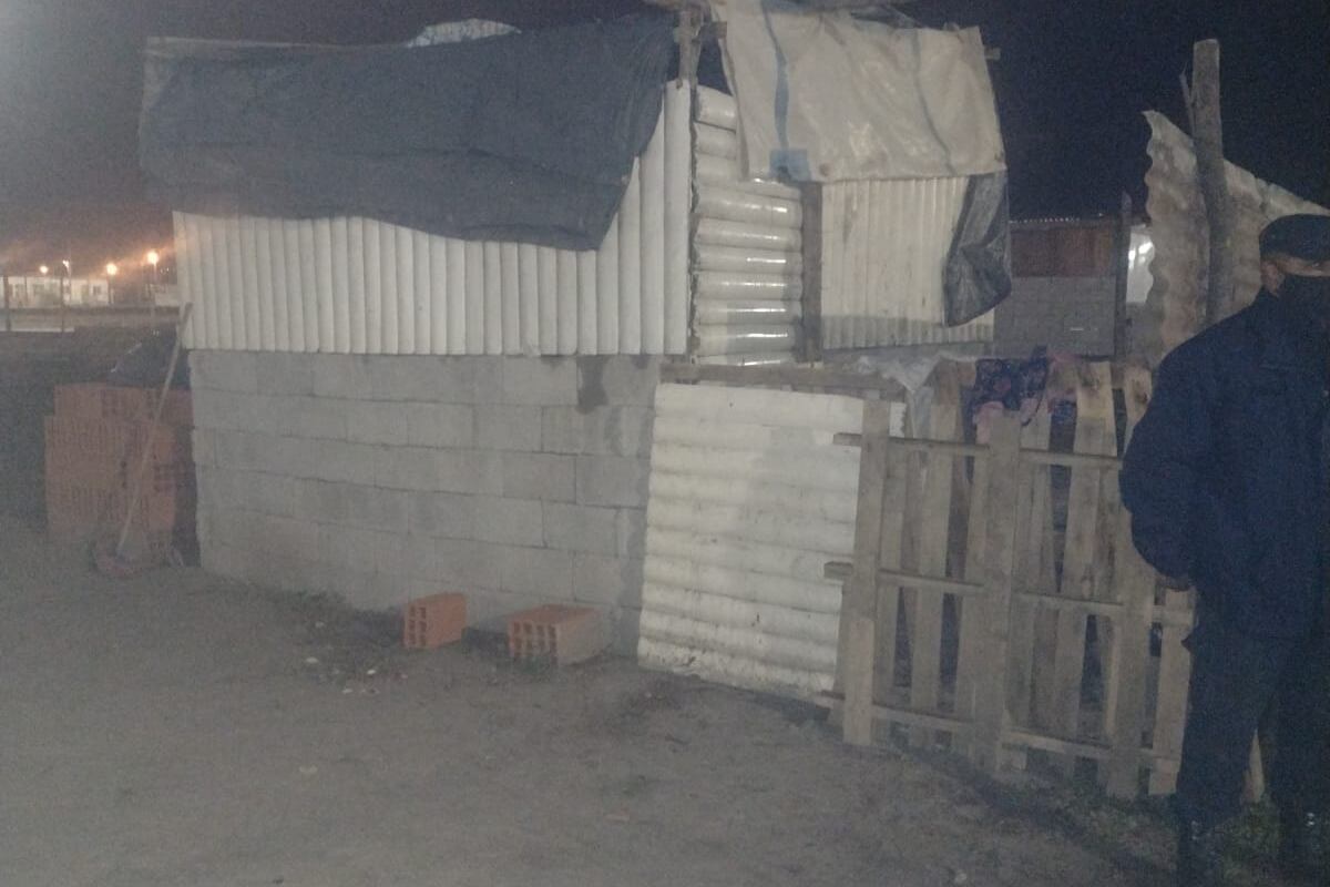 La vivienda precaria de donde se hizo el desalojo