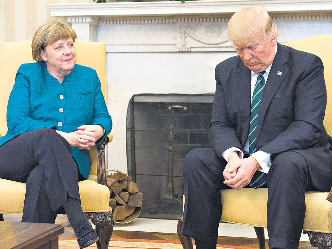 Merkel y Trump hablaron en el Salón Oval, pero en esa ocasión no se dieron la mano para la foto. 