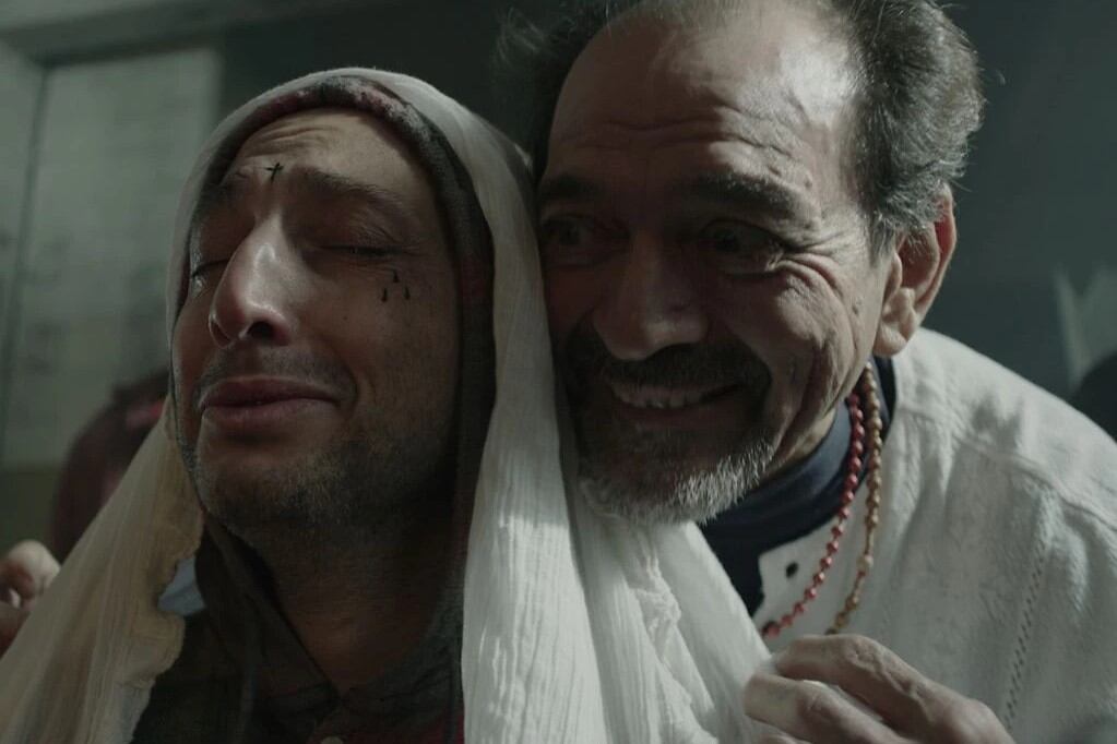 Se encontraron similitudes entre el modus operandi del líder de la secta con el jefe de Los Renacidos de El Marginal. Imagen: Netflix.