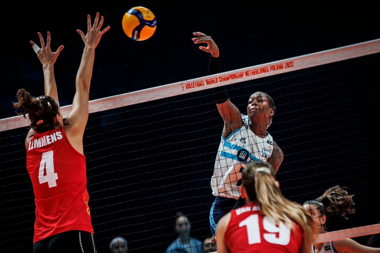 Erika Mercado intenta superar el bloqueo de Lemmens