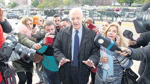 Roberto Lavagna ayer al salir de Comodoro Py luego de declarar.
