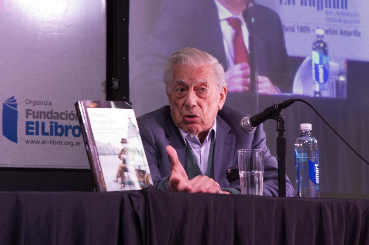 Mario Vargas Llosa, el polémico Premio Nobel de Literatura, habló ante unas mil personas.