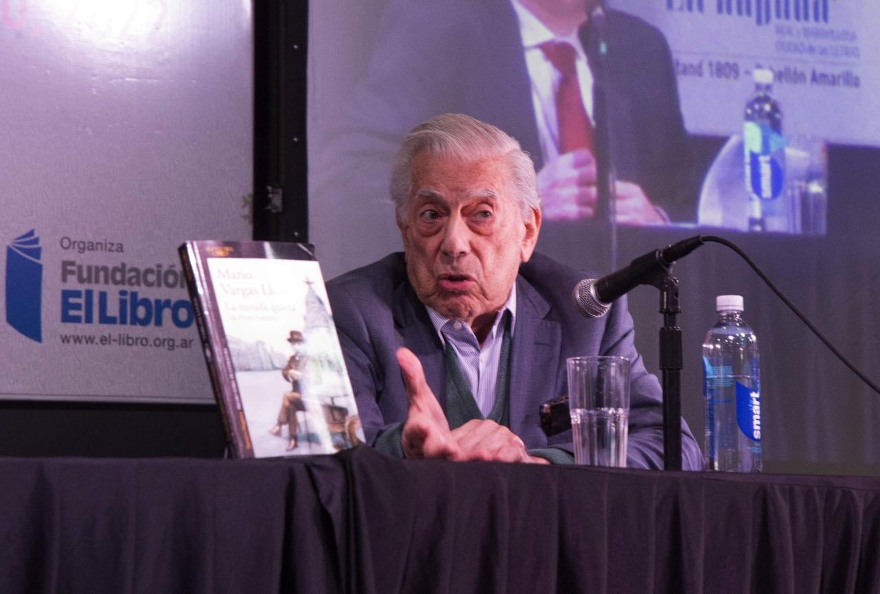 Mario Vargas Llosa, el polémico Premio Nobel de Literatura, habló ante unas mil personas.