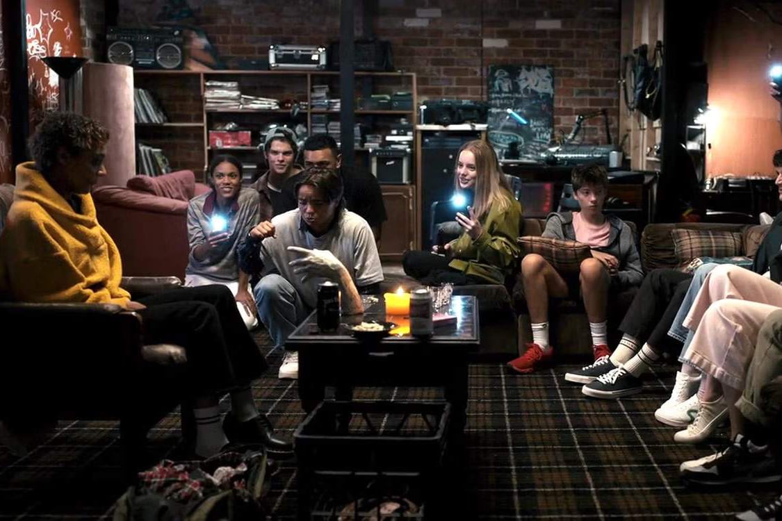 Los adolescentes de "Háblame" se meten en problemas por sus dispositivos.