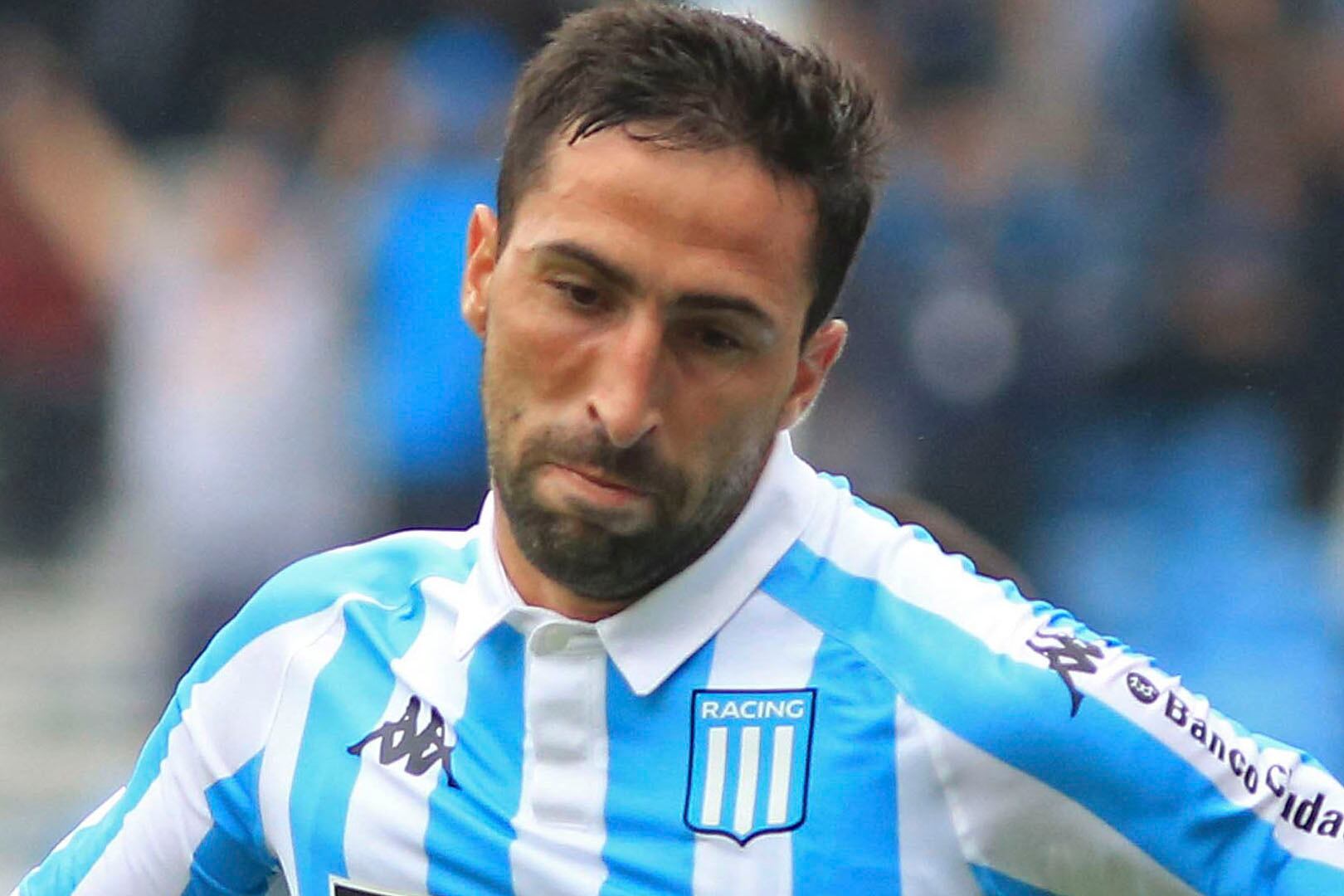 Donatti con la camiseta de Racing, su ex club.