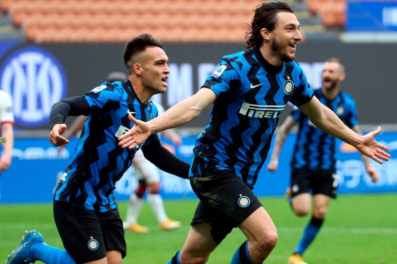 Darmian festeja el gol de Inter junto a Lautaro Martínez.