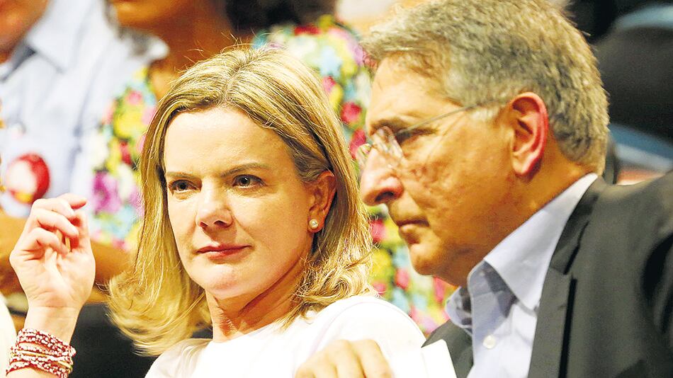 Gleisi Hoffman, presidenta del PT, recibió elogios de Lula y Dilma tras el fallo absolutorio.