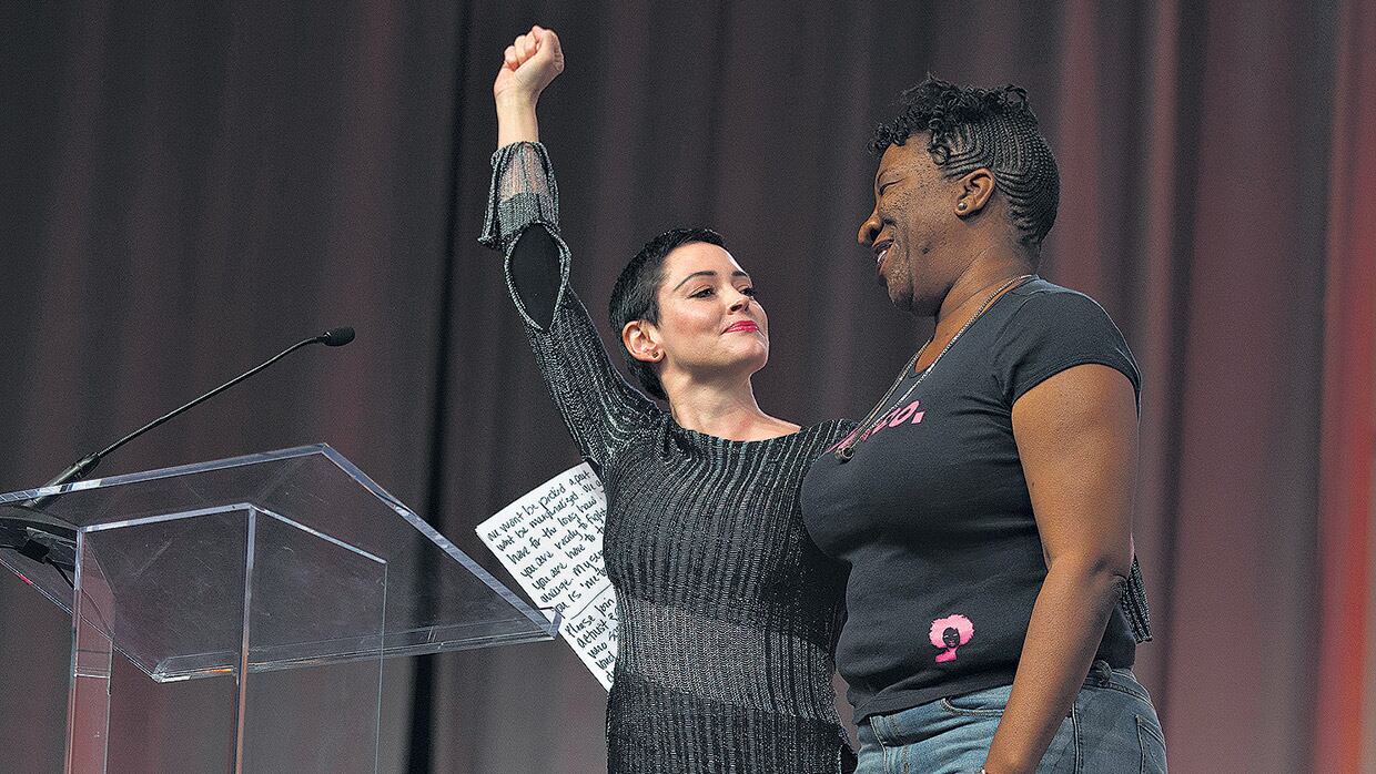 La actriz Rose McGowan junto a la fundadora del movimiento “Me too”, Tarana Burke, en Detroit.
