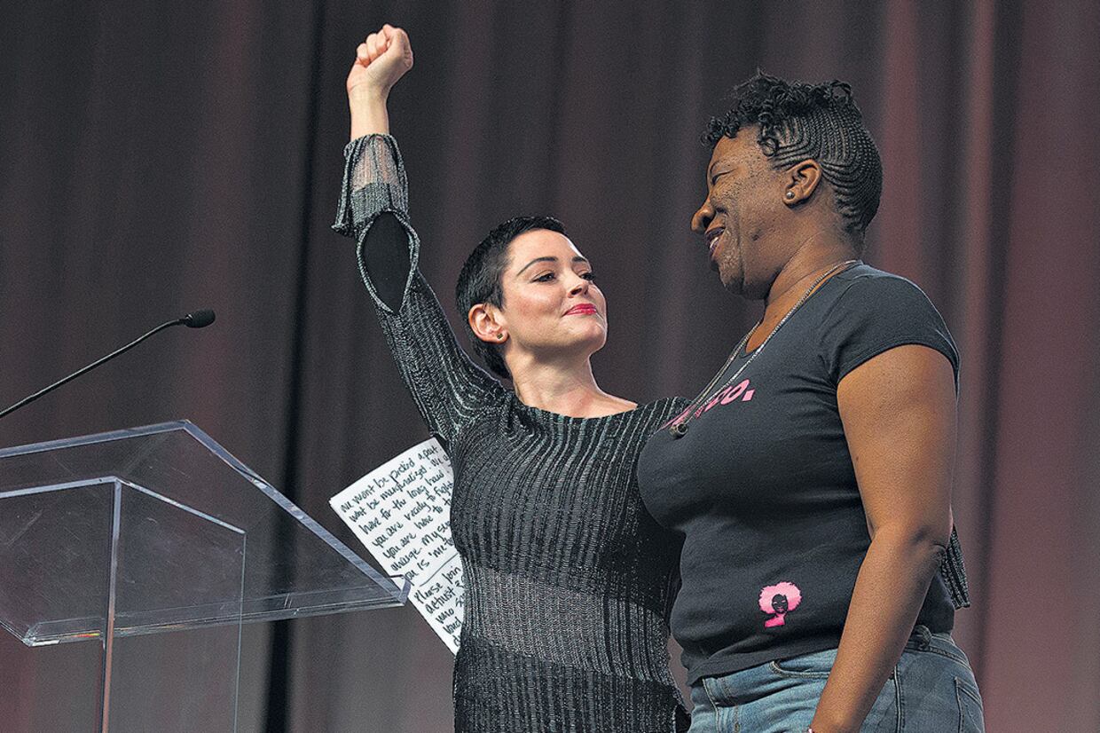 La actriz Rose McGowan junto a la fundadora del movimiento “Me too”, Tarana Burke, en Detroit.