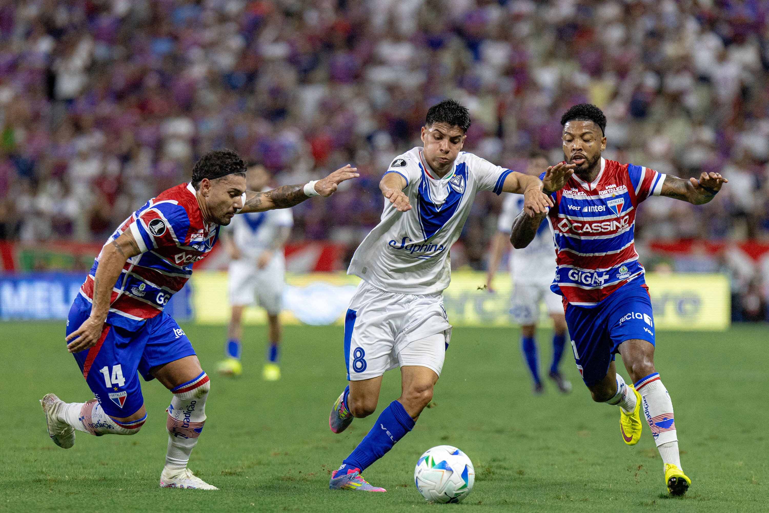Tomás Galván entre Mancuso y Marinho
