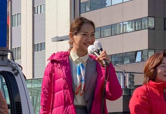 Ayako Fuchigami, la primera trans elegida para la Asamblea de Japón.