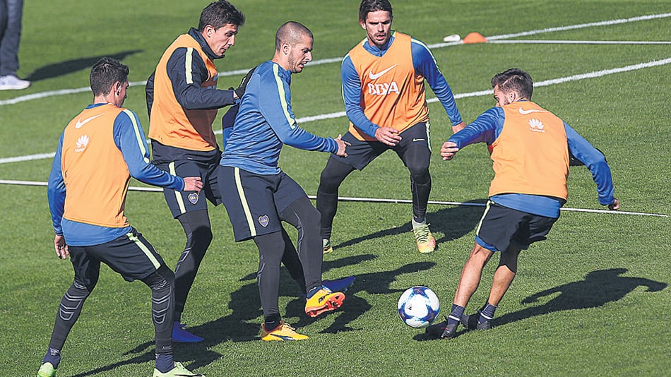 Los jugadores de Boca se entrenaron en Casa Amarilla y mañana partirán a Ciudad del Este.