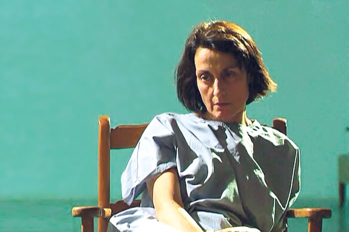 Una escena de la película española Electroshock (Juan Carlos Claver), que narra la historia de Pilar, a quien el estado franquista busca “curar” su lesbianismo con esa “terapia”.