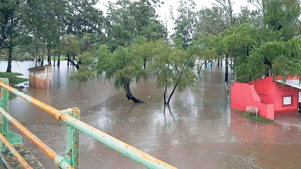En Goya, al sur de Corrientes, las inundaciones obligaron a suspender las clases.