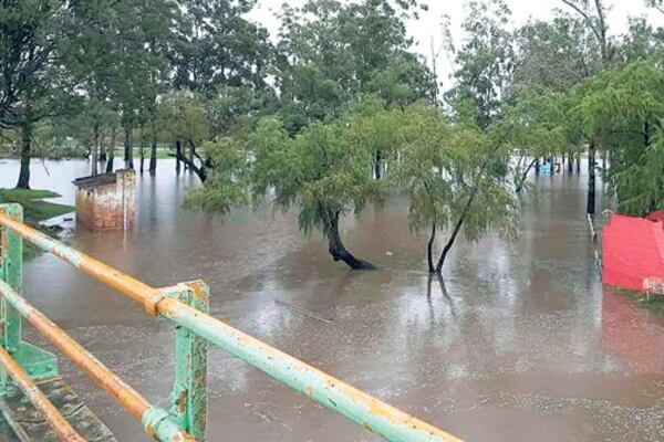 En Goya, al sur de Corrientes, las inundaciones obligaron a suspender las clases.