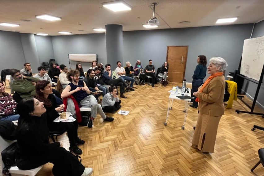 María Fiorentino en uno de los cursos que ofrece la institución.