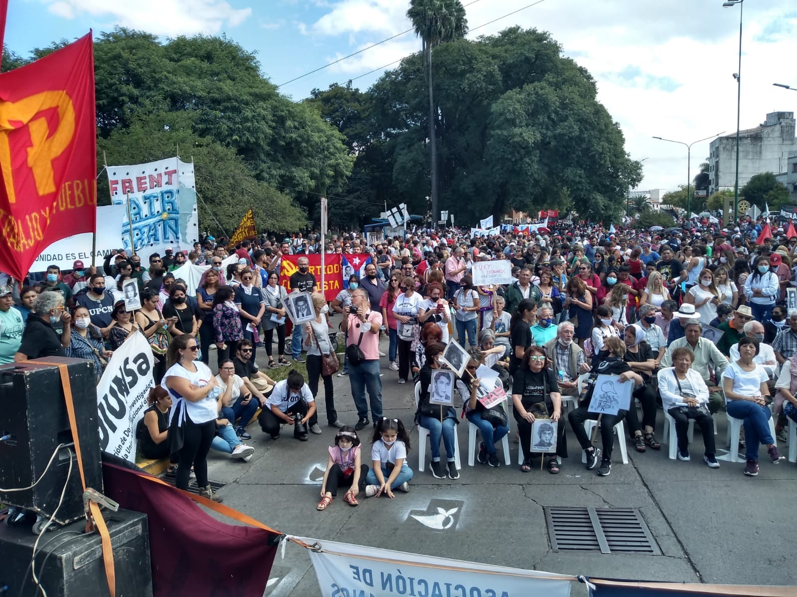 Una multitud marchó por el Día de la Memoria