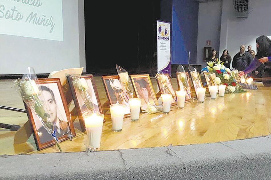 Homenaje a las víctimas identificadas ayer en el auditorio municipal de Cuauhtémoc, Chihuahua.
