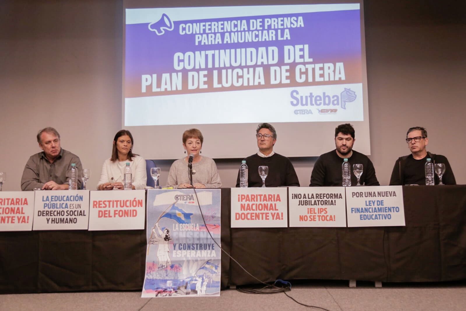 La conferencia de prensa del Suteba.