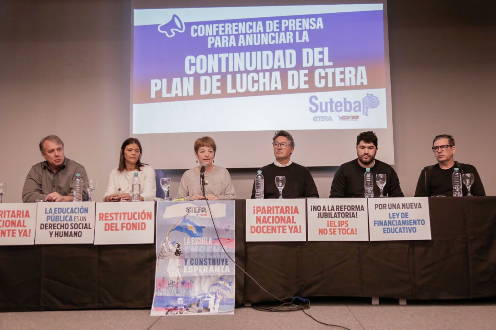 La conferencia de prensa del Suteba.