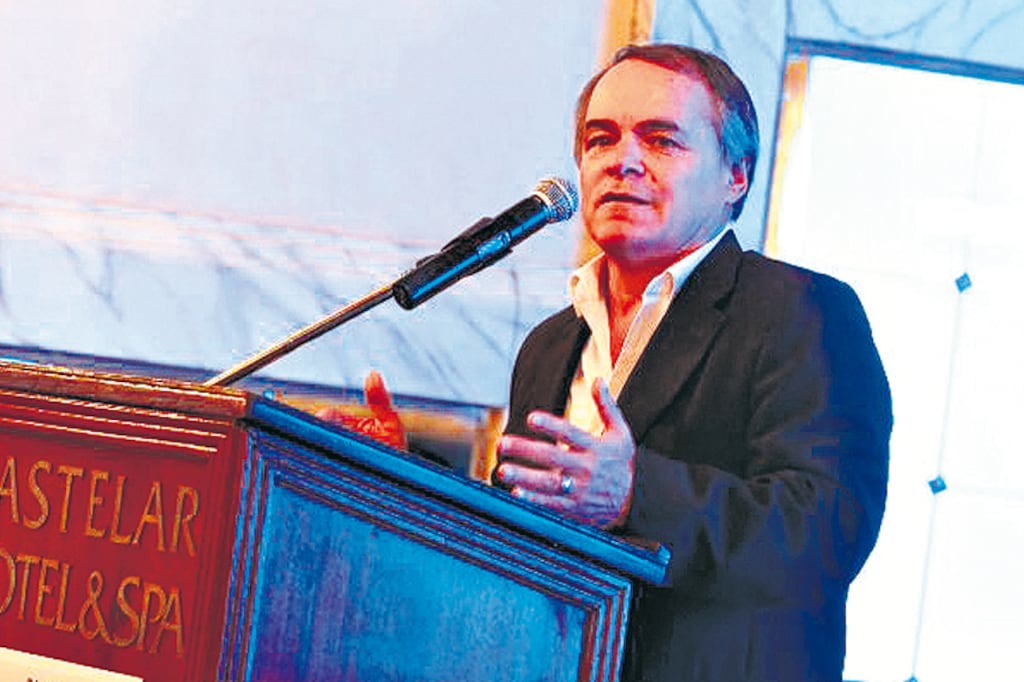 Marcelo Fernández, titular de Cgera. Tres oradores, dos sindicalistas.