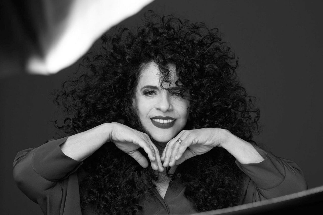 Gal Costa, dueña de una voz afectuosa y clara, desplegaba también un gran carisma.