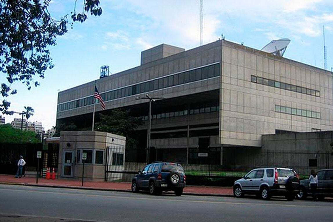 Uno de los uniformados se desempeñaba en la garita de seguridad de la embajada de EE.UU.