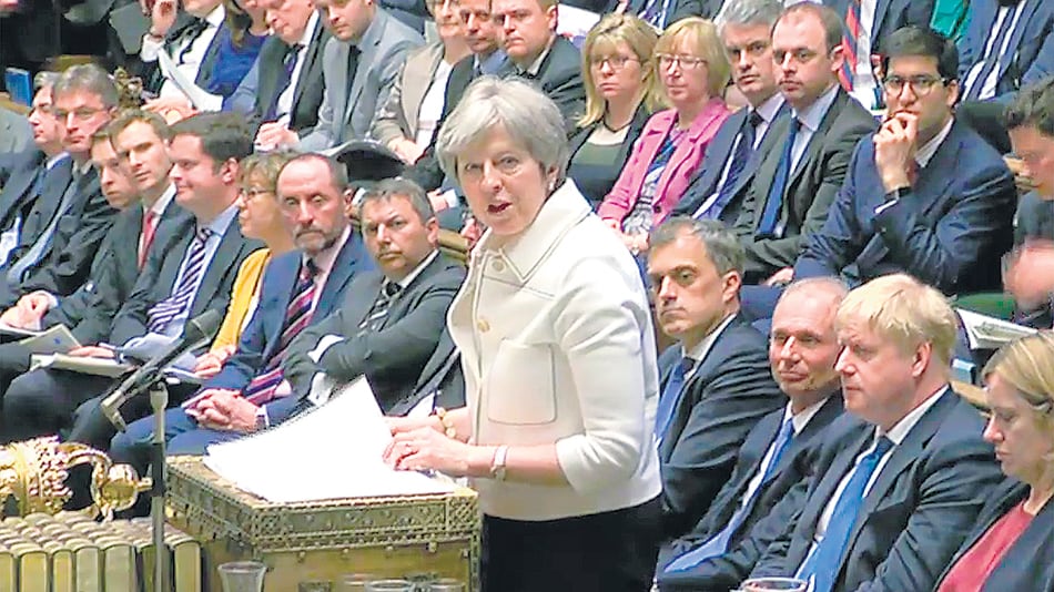 May se defendió ante el Parlamento británico.