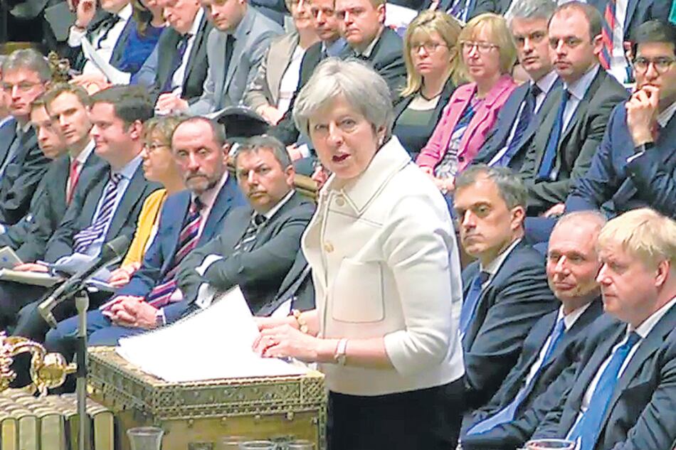 May se defendió ante el Parlamento británico.