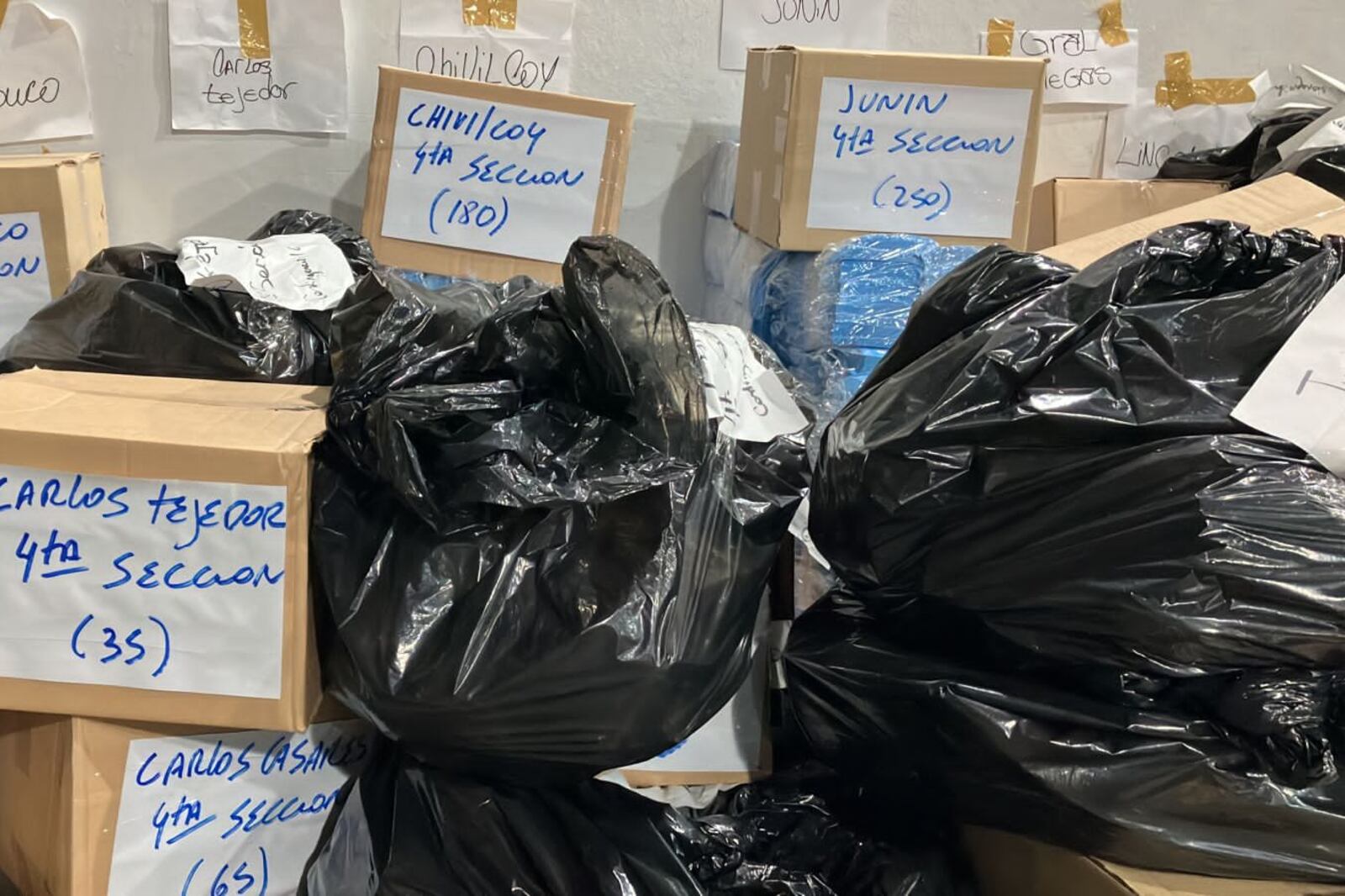 Las boletas fueron entregadas en cajas y bolsas en lugar de termoselladas.