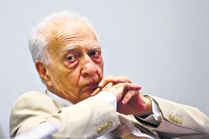 Según sus familiares, Pitol ya no puede caminar, moverse ni hablar a causa de su enfermedad.