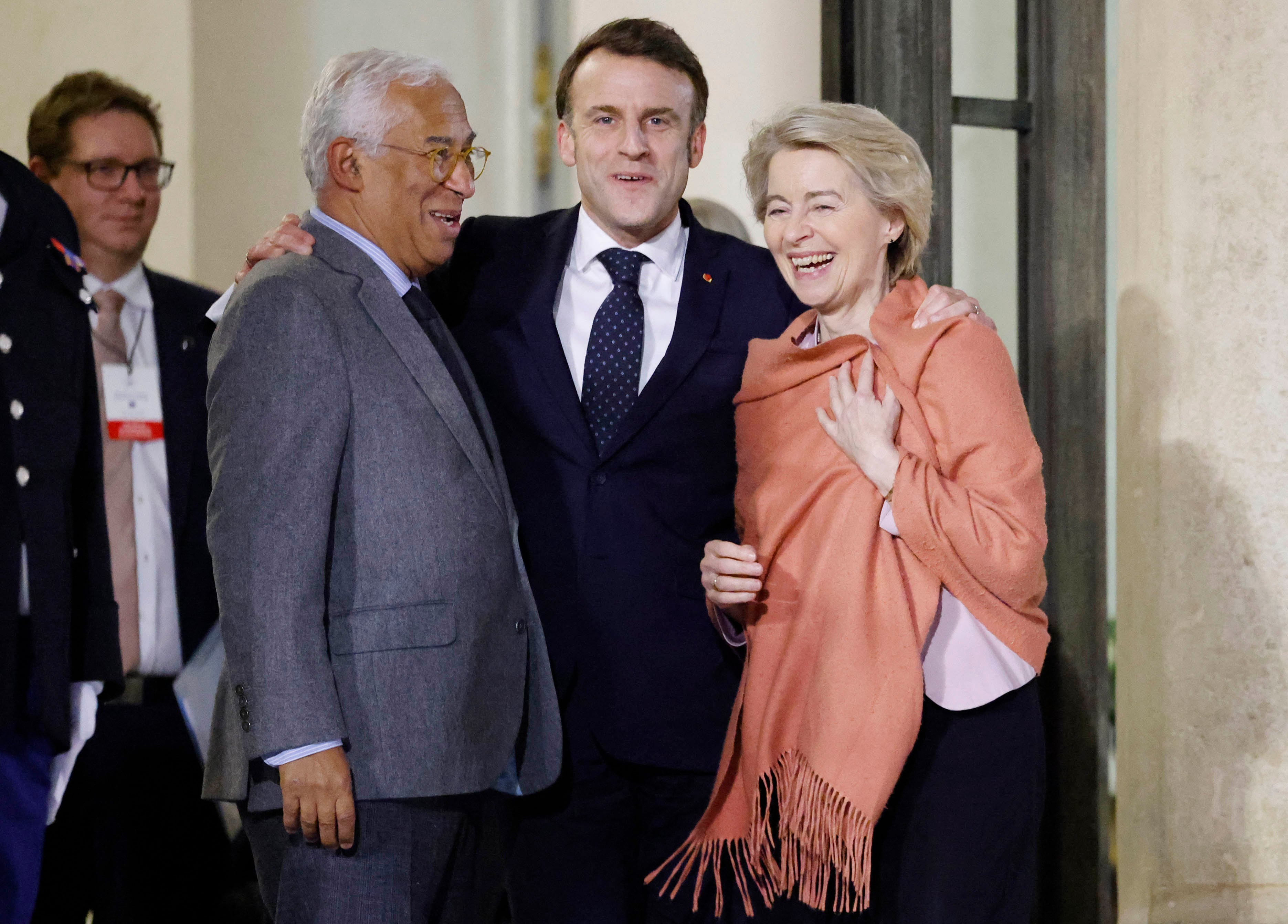 Emmanuel Macron recibió en París a Ursula von der Leyen y Antonio Costa, entre otros líderes europeos