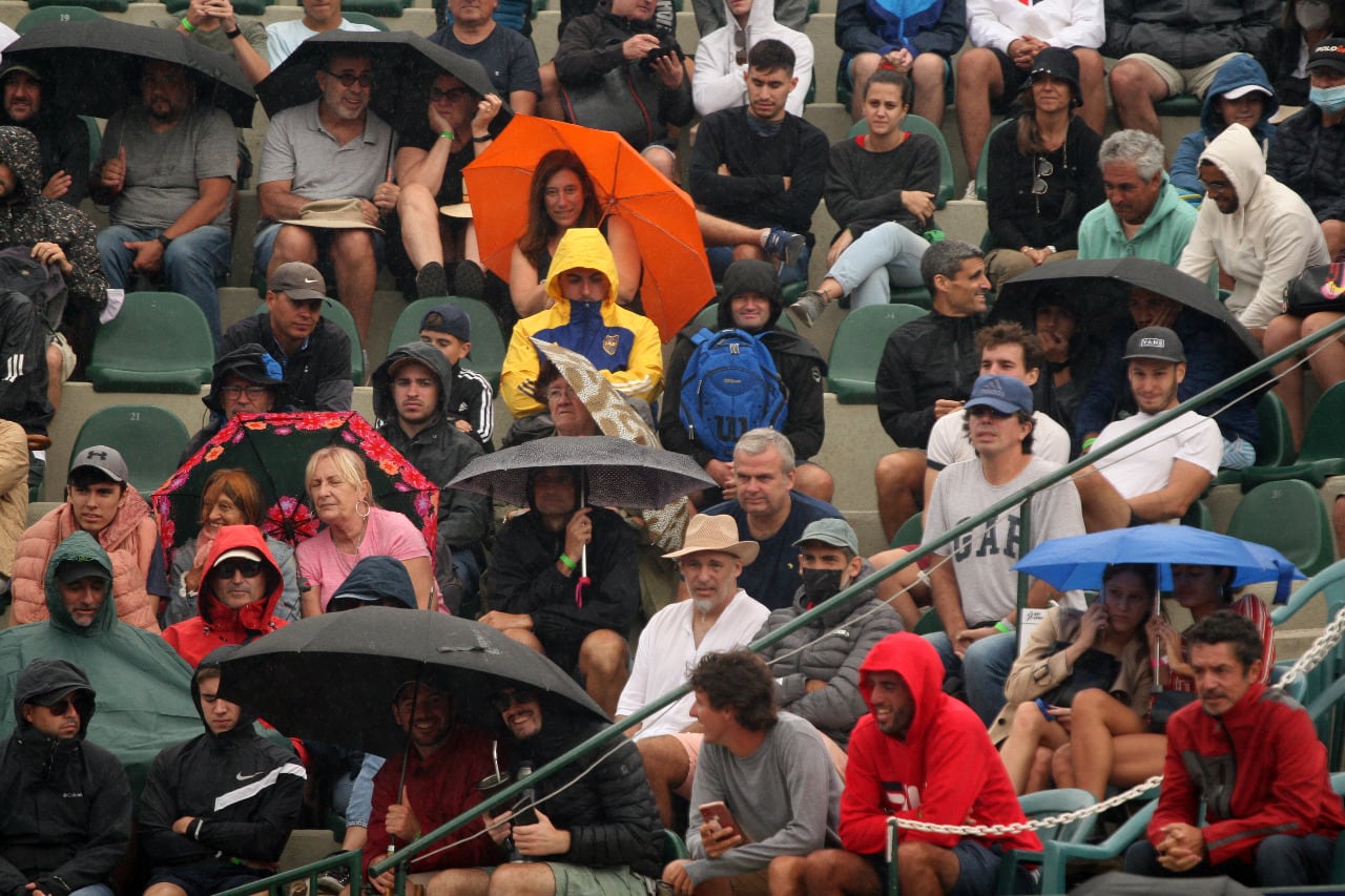 Ni la lluvia del viernes detuvo al público en el Argentina Open