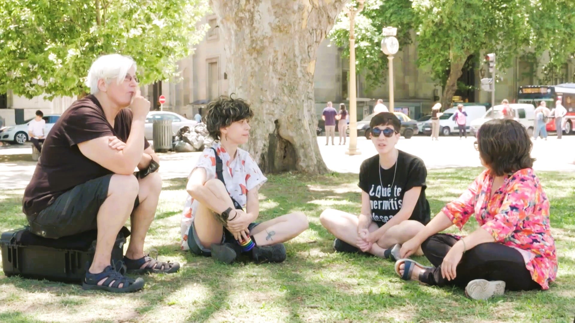 María Pía López en conversación con integrantes de la Asamblea por la Absolución de Higui