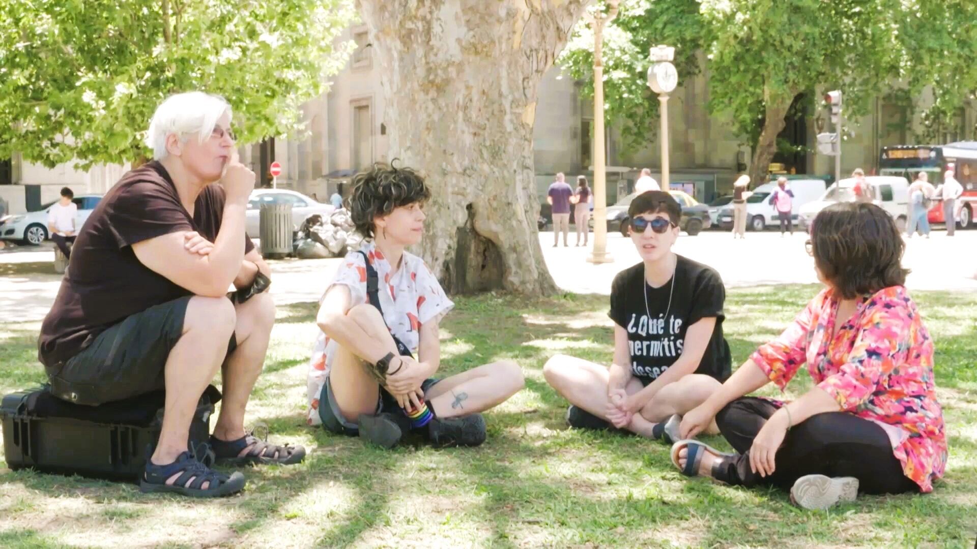 María Pía López en conversación con integrantes de la Asamblea por la Absolución de Higui