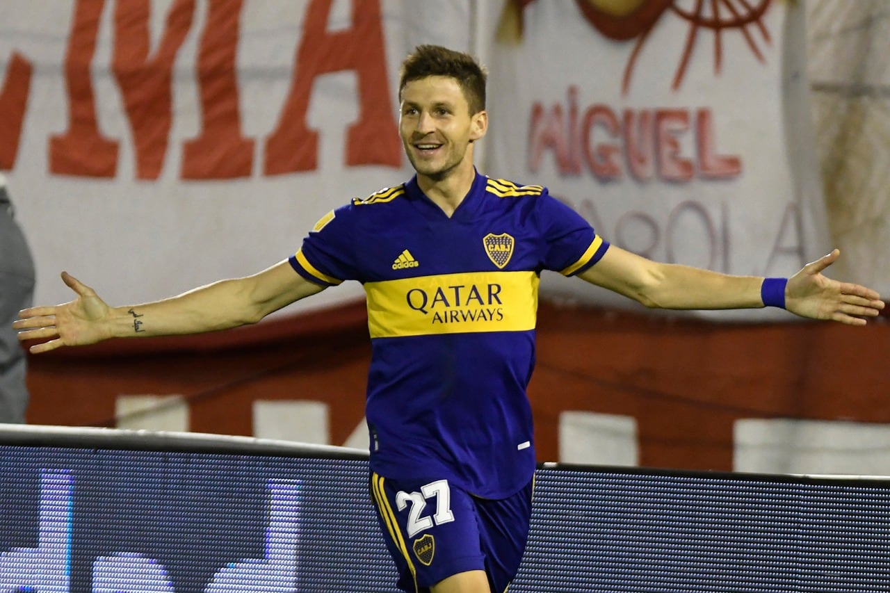 Franco Soldano, festeja la apertura del marcador.