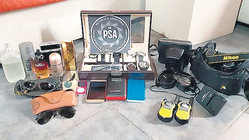 Artículos electrónicos, joyas, perfumes... los “abrevalijas” se llevaban todo lo que podían vender.