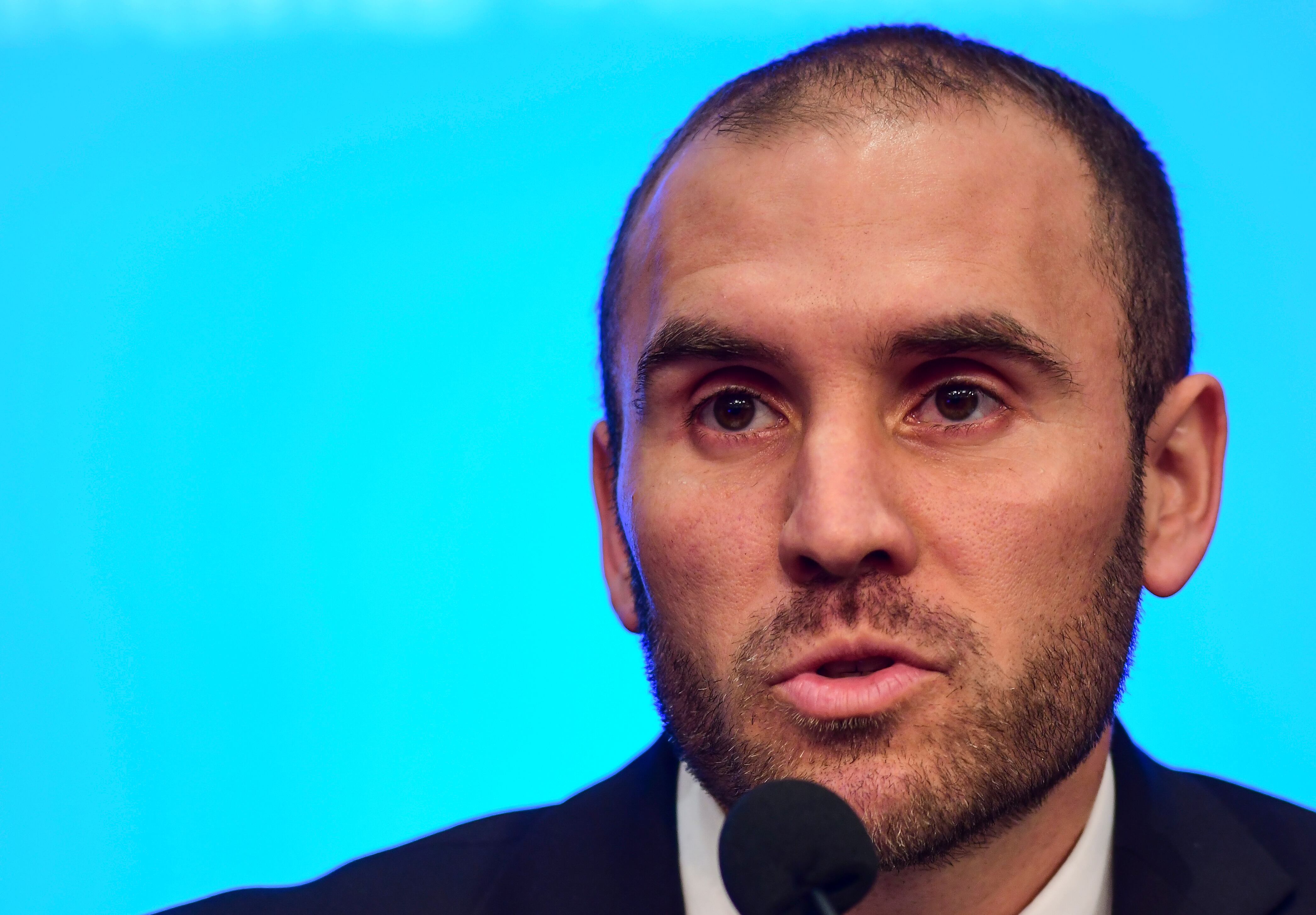 El canje aliviará necesidades de financiamiento del Tesoro y al Banco Central, dijo Guzmán.
