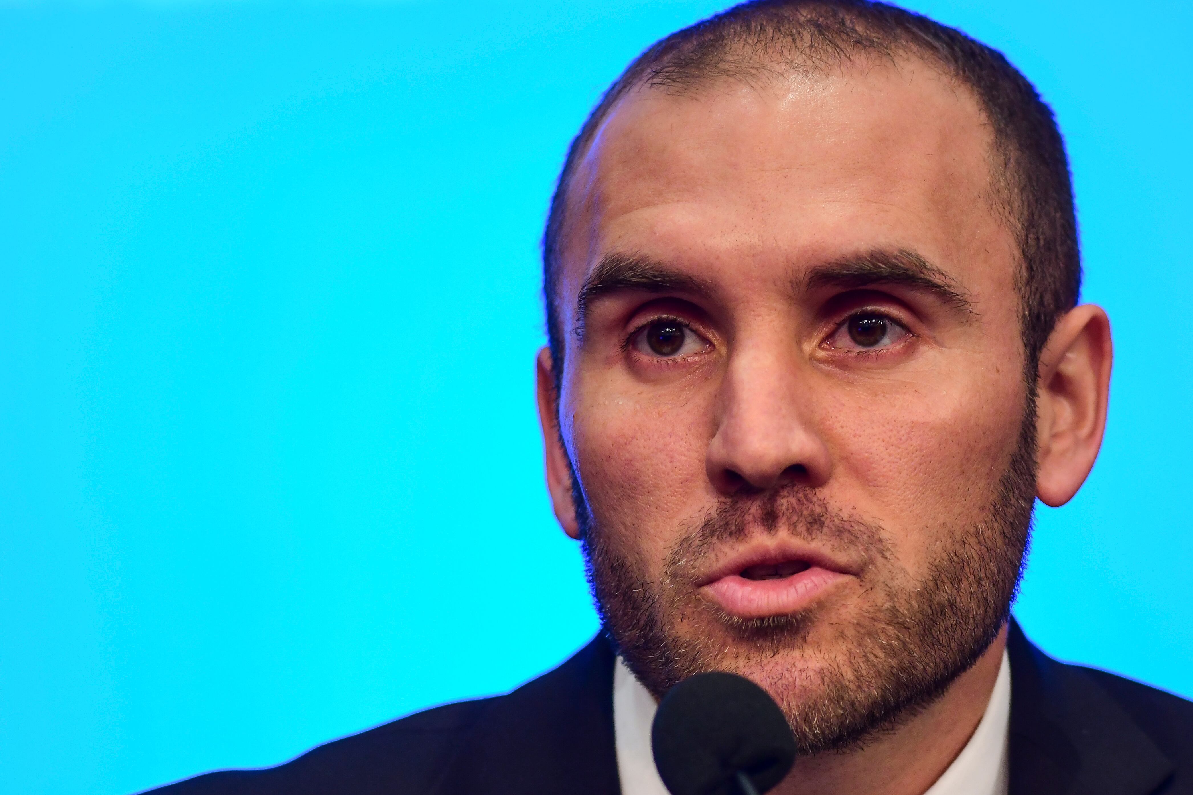 El canje aliviará necesidades de financiamiento del Tesoro y al Banco Central, dijo Guzmán.