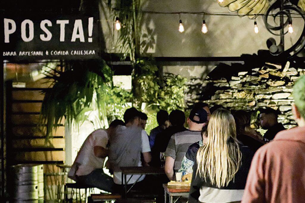 Posta!, para amantes de la cerveza, en el patio de la Galería Fuente del Ángel.