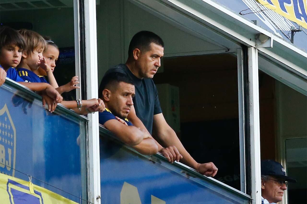 Riquelme y su equipo siguen negociando la llegada del nuevo DT de Boca