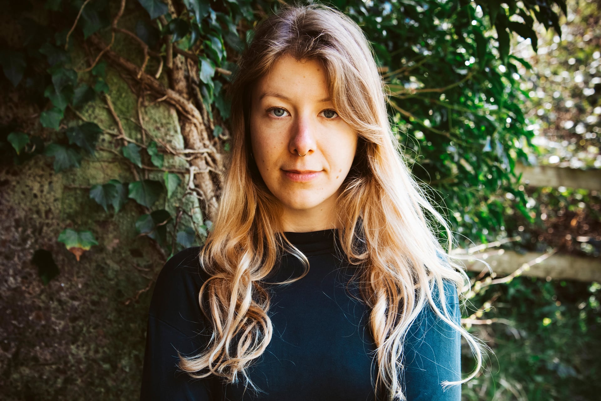 Abi Andrews, la escritora británica categoría '92 que en su primera novela combina la lucha feminista y la ambiental.